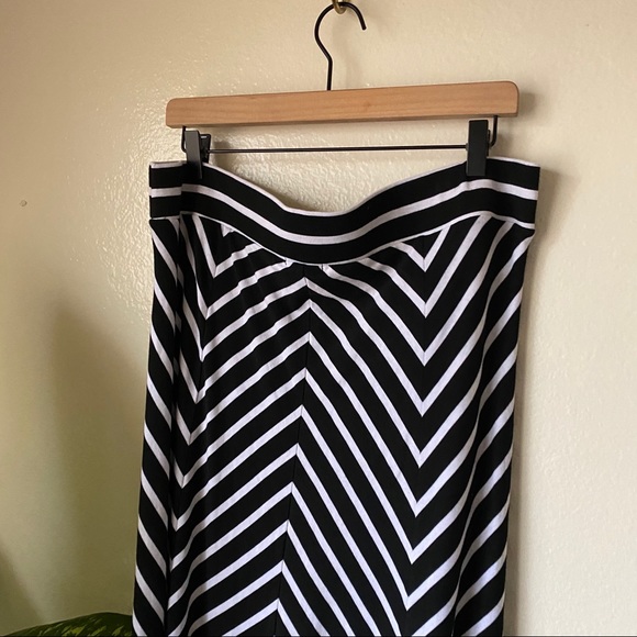 Torrid | Chevron Striped Maxi Skirt - Picture 5 of 7